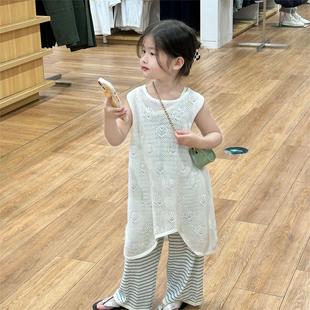 韩版夏季女童薄款镂空针织，背心裙白色，罩衫叠穿搭配条纹连体裤