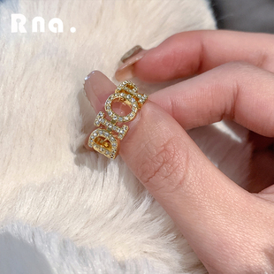 d家同款字母金色戒指轻奢小众设计高级感女食指锆石装饰开口指环