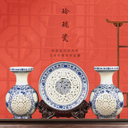 陶瓷器镂空青花客厅，电视柜玄关装饰品，新中式摆件花瓶大号