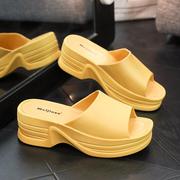 拖鞋女厚底中跟防滑塑料家居室内坡跟松糕纯色韩版夏季黄色凉拖鞋
