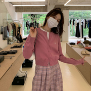 慵懒风减龄粉色毛衣外套女设计感韩版洋气短款，圆领针织开衫小个子