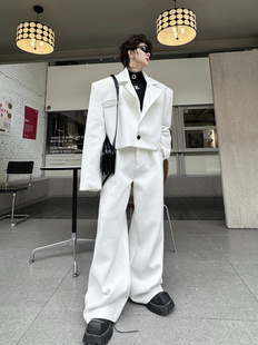 韩国东大门亮片设计感短款西服男垫肩套装休闲白色阔腿长裤两件套