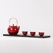 新中式样板房客厅茶几茶具茶室，摆放红色陶瓷茶壶茶杯套装组合摆件