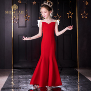 儿童礼服女模特走秀中大童，晚礼服长款红色中国风主持人钢琴演
