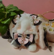 黑粉色经典lolita兔子包包，可爱女生珍珠链斜跨原创毛绒个性公仔娃