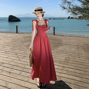 法式复古火龙果玫红色蝴蝶结，绑带吊带垂坠感连衣裙，a字度假沙滩裙