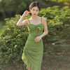 奈良复古裙子女夏季法式吊带裙绿色连衣裙V领2024海南三亚沙滩裙