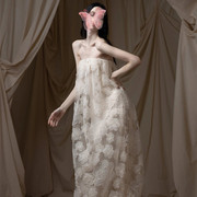 裹胸花苞裙法式新娘，晨袍结婚礼服花朵，刺绣长款摄影拍照连衣裙高级