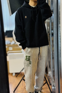 college badges sweatpants 花灰刺绣男款加绒卫裤 微锥小脚长裤