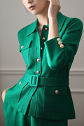 绿色羊毛针织套装女秋冬设计感小众复古洋气，高端收腰名时尚两件套