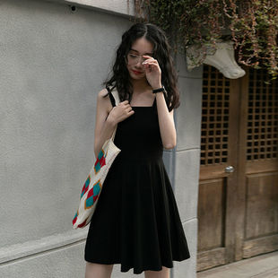 吊带连衣裙女2022春夏季韩版中长款小个子背带小黑裙收腰显瘦
