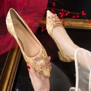 金色中式秀禾鞋婚鞋女2023年粗跟低跟单鞋水钻扣敬酒新娘鞋子