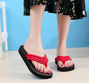 夏季人字拖鞋女外穿凉拖鞋，平跟红色拖鞋沙滩防滑夹脚凉拖女