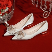 。订婚敬酒法式平底婚鞋红色，新娘鞋子女2023平跟软舒适结婚秀