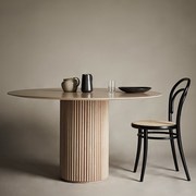 北欧意式现代简约餐厅洽谈桌吃饭家用圆桌轻奢实木餐桌椅组合桌子