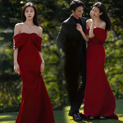 户外婚纱影楼主题无袖，鱼尾摄影礼服复古服装韩版红色收腰拖尾
