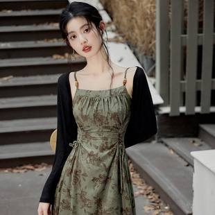 秋天小裙子开衫两件套新中式，侘寂风收腰吊带连衣裙，高级感国风套装