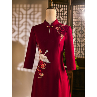 红色旗袍2024冬季长袖喜婆婆婚宴装结婚礼服妈妈高端刺绣冬天