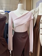 十三行春装法式高级感粉色，v领针织衫，性感修身显瘦长袖上衣女