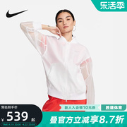 Nike耐克女子梭织运动夹克夏外套宽松耐克勾勾印花DV7973-100