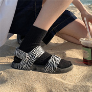 小众斑马纹魔术贴凉鞋女夏网红ins潮时尚运动休闲平底罗马沙滩鞋