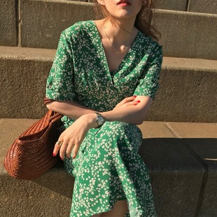 韩国ins夏季法式复古气质v领绿色小碎花收腰短袖雪纺连衣裙长裙女