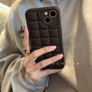 yololab巧克力格格棕色黑色硅胶，适用13pro苹果14iphone12手机壳15promax
