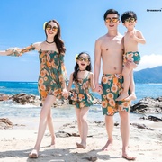。泳衣亲子装一家三口女款儿童遮肚子，女孩母女沙滩一家四口连衣裙
