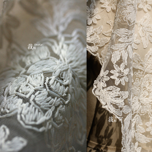 维纳斯纱棉刺绣蕾丝，花朵米色裙子面料，礼服透视网纱布设计师布料