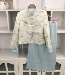 国风新中式汉服两件套刺绣花金丝白色小西装外套，+浅蓝色过膝长裙