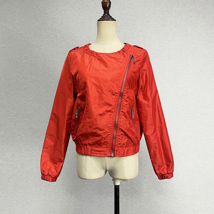 品牌折扣红色长袖短风衣女，2024欧美风斜拉链，防风速干黑色短外套