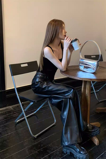 个性时尚潮流女套装，直筒黑色pu皮裤丝绒背心，吊带高腰半身裙三件套