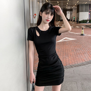 黑色连衣裙2024女春秋内搭包臀裙设计感显瘦短款性感小黑裙子