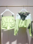 夏装搭配一整套高级感小个子休闲时尚运动风绿色冲锋衣短裤套装女