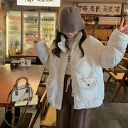 米白色菱形格短款羽绒服女冬今年流行韩式小众设计保暖白鸭绒外套
