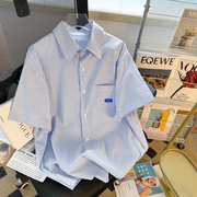 蓝色条纹短袖衬衫男夏季薄款潮牌痞帅日系，潮流宽松五分袖衬衣外套