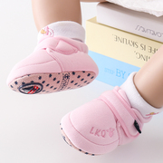 新生婴儿儿鞋子春秋季宝宝鞋软底防掉步前鞋0-3-6个月学步不掉鞋