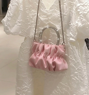2023夏季小清晰粉色手提包斜挎包包女时尚百搭褶皱云朵链条包