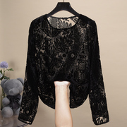 黑色长袖上衣女宽松洋气，高级植绒碎花秋季法式气质雪纺衬衫