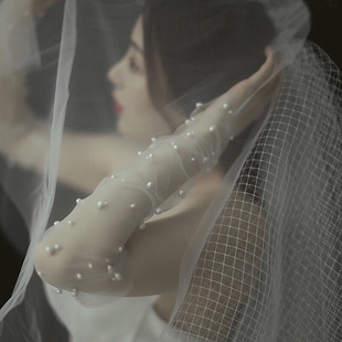 新娘手套白色婚纱手套蕾丝加长款珍珠网纱旅拍摄影遮手臂手套薄款