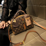 香港品牌包包女士2023流行单肩复古手提小包真皮斜跨波士顿包