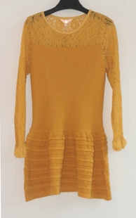 蕾丝羊毛针织拼接系列，圆领长袖连衣裙女性感，修身显瘦姜黄seenxnjx