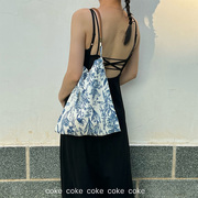 coke复古新中式青花瓷单肩腋下包清爽冰凉感夏季斜跨手提包女
