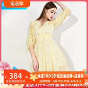 aui黄色灯笼袖气质v领连衣裙，女2024夏中袖减龄印花雪纺中长裙