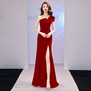 高端小晚礼服2024夏季气质，宴会高贵红色，单肩连衣裙气场女王范