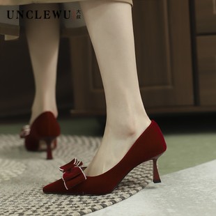 穿高跟鞋的吴大叔大码婚鞋女蝴蝶结尖头红色高跟，细跟优雅性感单鞋
