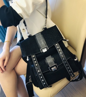 锁扣双肩包女2024铆钉背包，女时尚机车镶钻女包，单肩斜跨三用包
