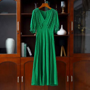 文艺优雅范2022夏季v领圆点，绿色收腰连衣裙，a字中长裙女f2090