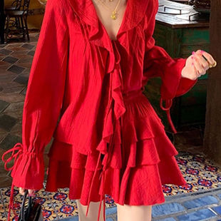 晚霞寄情红色荷叶边套装系带v领上衣，短款半裙子女夏季两件套