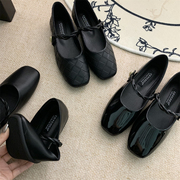 黑色玛丽珍鞋女鞋子2024年春秋，浅口软平底漆皮小众配裙子单鞋